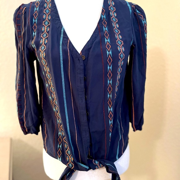 Button down blouse - Picture 1 of 8